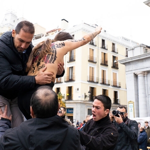 Femen protestors met with violence by pro-Franco supporters in Madrid