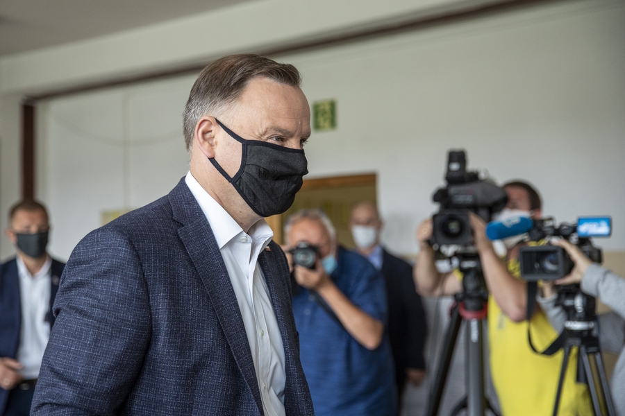 Duda narrowly wins election; Public TV serve as a mouthpiece, independent media come under attack