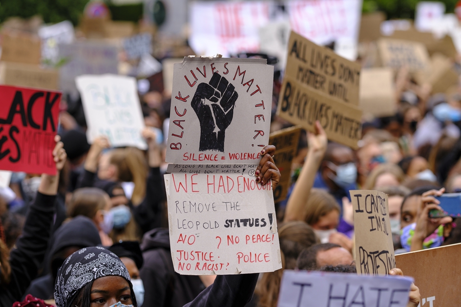 Thousands gather for Black Lives Matter protest; Facebook bans images of Zwarte Piet