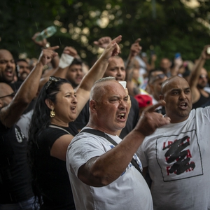 Protests calling for justice for Roma people, president bans outlets from receiving information
