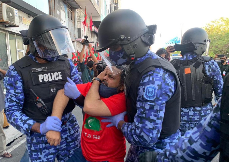 Despite UN review, Maldives authorities crack down on protests and target the media