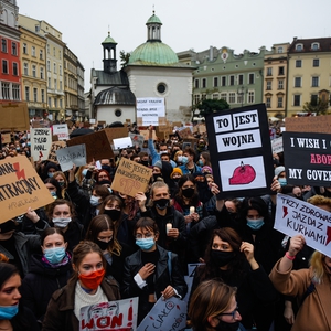 Thousands protest as Constitutional Tribunal imposes a near ban on abortion