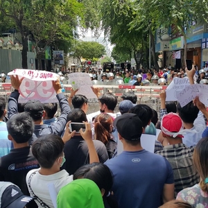 Police detain and beat protestors demonstrating against new laws