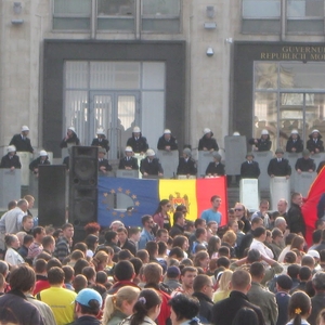 Opposition-led protests against the government's changes to the electoral law continue