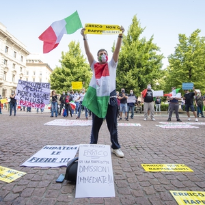 Italians find ways to peacefully assemble despite COVID-19 pandemic