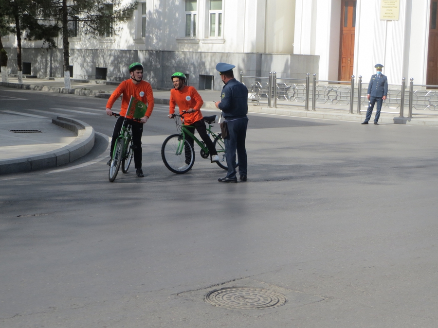 Turkmenistan: New internet restrictions, new cases of persecution of outspoken activists 