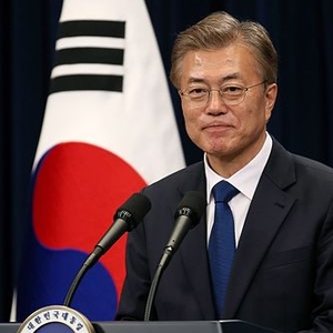 Spirit of candlelight revolution continues as Moon Jae-in takes power
